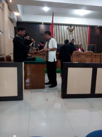 Kepala BPN Tebo, Hasnadi, usai menjalani sidang agenda vonis